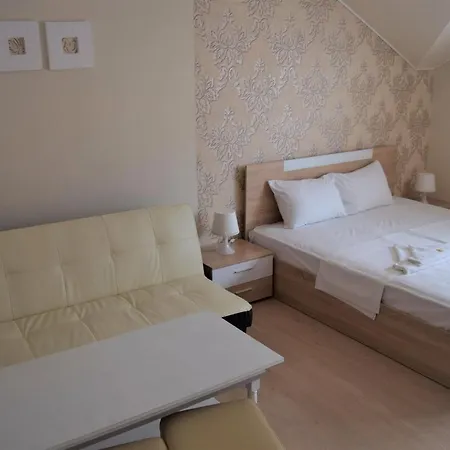 招待所 Gloria 内塞伯尔